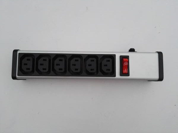 6 Outlet Flat Plug Power Strip Metal PDU With Overload Protector IEC Approved